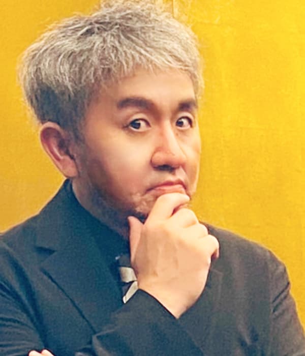 作曲・編曲 鎌田雅人　KAMATA MASATO 茨城県ひたちなか市出身。1998年メジャーデビュー。2000年、hitomiに提供した「LOVE 2000」で日本レコード大賞優秀作品作曲賞受賞。近年のミュージカル作曲作品に「暁のヨナ」「NeoDoll」「無人島に生きる十六人」「薔薇王の葬列」「ぼくと14人のボクの夏休み」、劇団ミュ「Liebe」「추락 -墜落-」「初恋」「ジャンヌダルク」などがある。音楽監督キーボーディストとして浦井健治、甲斐翔真、岡田浩暉のコンサートや、吉本芸人による即興SHOW「THE EMPTY STAGE」を担当。最近は、浜田雅功、島津亜矢、飛龍つかさに作曲作品を提供している。日本音楽著作権協会正会員。